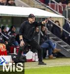 15.01.2026, Fussball 1. Bundesliga 2025/2026, 17.Spieltag, FC Augsburg - 1.FC Union Berlin, in der WWK-Arena Augsburg. Trainer Steffen Baumgart (Union Berlin) gibt Anweisungen.