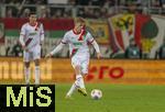 15.01.2026, Fussball 1. Bundesliga 2025/2026, 17.Spieltag, FC Augsburg - 1.FC Union Berlin, in der WWK-Arena Augsburg. Anton Kade (FC Augsburg) am Ball 