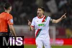 15.01.2026, Fussball 1. Bundesliga 2025/2026, 17.Spieltag, FC Augsburg - 1.FC Union Berlin, in der WWK-Arena Augsburg. Schiedsrichter Florian Badst�bner in Diskussionen mit Keven Schlotterbeck (FC Augsburg) 