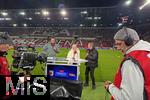 15.01.2026, Fussball 1. Bundesliga 2025/2026, 17.Spieltag, FC Augsburg - 1.FC Union Berlin, in der WWK-Arena Augsburg. v.li: Moderator Sebastian Hellmann,  Julia Simic und Lothar Matth�us am SKY-Moderatorentisch.    