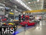 18.01.2024, Motor-World M�nchen, Innenaufnahme, Die Motorworld M�nchen ist ein Dienstleistungszentrum um Oldtimer- und Sammlerfahrzeuge unterzustellen, mit Ausstellung,  inklusive Restaurant, Eventlocation und Hotel in M�nchen-Freimann, Kernst�ck der Motorworld ist die denkmalgesch�tzte Lokrichthalle 24 auf dem Gel�nde des ehemaligen Ausbesserungswerks. Zu sehen sind �ber 30 verschiedene Automarken von Oldtimern und Neuwagen. Ausgestellt sind dort u. a. auch der BMW 507 von Elvis Presley, das BMW Art Car M1 von Andy Warhol, ein Rolls-Royce von Muhammad Ali, wie auch der Nissan Skyline R34/GTR von Paul Walker aus dem Film Fast and The Furious 4.