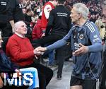 18.01.2026, Fussball, der FC Bayern M�nchen Legends-CUP, im SAP-Garden M�nchen. v.l. Ehefrau Susi Hoene� und Ehren-Pr�sident Uli Hoene� (FC Bayern M�nchen, Hoeness) und Karl-Heinz Charly K�rbel (Eintracht Frankfurt).