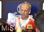 18.01.2026, Fussball, der FC Bayern M�nchen Legends-CUP, im SAP-Garden M�nchen. J�rgen Klinsmann (Bayern M�nchen) gibt Interviews.