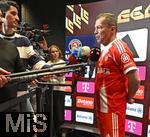 18.01.2026, Fussball, der FC Bayern M�nchen Legends-CUP, im SAP-Garden M�nchen. Lothar Matth�us (FC Bayern M�nchen) am Mikro beim Interview.