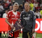 18.01.2026, Fussball, der FC Bayern M�nchen Legends-CUP, im SAP-Garden M�nchen. Klaus Augenthaler (Bayern M�nchen) un Karl-Heinz K�rbel (Eintracht Frankfurt).