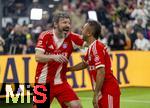 18.01.2026, Fussball, der FC Bayern M�nchen Legends-CUP, im SAP-Garden M�nchen. v.li: Mark van Bommel hat Spass mit seinem Mannschaftskameraden Rafinha (beide FC Bayern)