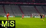 21.01.2026,  Fussball UEFA Championsleague 2025/2026: Vorrunde 7.Spieltag, FC Bayern M�nchen - Union Saint-Gilloise, in der Allianz-Arena M�nchen. Nach einem Pyro-Vorfall beim letzten Champions League Heimspiel, wurden die Bayern-Fans der S�dkurve ausgesperrt von der UEFA. Somit blieb der komplette untere Fan Block bei diesem Spiel leer.   Raphael Guerreiro (FC Bayern M�nchen) auf dem Platz davor.