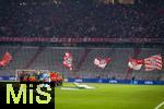 21.01.2026,  Fussball UEFA Championsleague 2025/2026: Vorrunde 7.Spieltag, FC Bayern M�nchen - Union Saint-Gilloise, in der Allianz-Arena M�nchen. Einmarsch der Mannschaften. Nach einem Pyro-Vorfall beim letzten Champions League Heimspiel, wurden die Bayern-Fans der S�dkurve ausgesperrt von der UEFA. Somit blieb der komplette untere Fan Block bei diesem Spiel leer.  