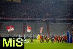 21.01.2026,  Fussball UEFA Championsleague 2025/2026: Vorrunde 7.Spieltag, FC Bayern M�nchen - Union Saint-Gilloise, in der Allianz-Arena M�nchen. Einmarsch der Mannschaften. Nach einem Pyro-Vorfall beim letzten Champions League Heimspiel, wurden die Bayern-Fans der S�dkurve ausgesperrt von der UEFA. Somit blieb der komplette untere Fan Block bei diesem Spiel leer.  