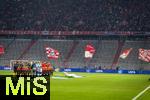 21.01.2026,  Fussball UEFA Championsleague 2025/2026: Vorrunde 7.Spieltag, FC Bayern M�nchen - Union Saint-Gilloise, in der Allianz-Arena M�nchen. Einmarsch der Mannschaften. Nach einem Pyro-Vorfall beim letzten Champions League Heimspiel, wurden die Bayern-Fans der S�dkurve ausgesperrt von der UEFA. Somit blieb der komplette untere Fan Block bei diesem Spiel leer.  