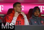 24.01.2026, Fussball Bundesliga 2025/2026, 19.Spieltag, FC Bayern M�nchen - FC Augsburg, in der Allianz-Arena M�nchen,   Jv.l. Torwart Manuel Neuer (FC Bayern M�nchen) und Torwart Sven Ulreich (FC Bayern M�nchen)  auf der Bank


