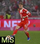 24.01.2026, Fussball Bundesliga 2025/2026, 19.Spieltag, FC Bayern M�nchen - FC Augsburg, in der Allianz-Arena M�nchen,   Joshua Kimmich (FC Bayern M�nchen) am Ball.


