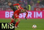 24.01.2026, Fussball Bundesliga 2025/2026, 19.Spieltag, FC Bayern M�nchen - FC Augsburg, in der Allianz-Arena M�nchen,   v.l. Elvis Rexhbecaj (FC Augsburg) gegen Jamal Musiala (Bayern M�nchen) 


