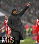 24.01.2026, Fussball Bundesliga 2025/2026, 19.Spieltag, FC Bayern M�nchen - FC Augsburg, in der Allianz-Arena M�nchen,   Trainer Vincent Kompany (FC Bayern M�nchen) gestikuliert.


