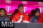 24.01.2026, Fussball Bundesliga 2025/2026, 19.Spieltag, FC Bayern M�nchen - FC Augsburg, in der Allianz-Arena M�nchen, Torwart Manuel Neuer (mitte, FC Bayern M�nchen), Torwart Sven Ulreich (FC Bayern M�nchen) 