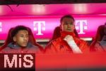 24.01.2026, Fussball Bundesliga 2025/2026, 19.Spieltag, FC Bayern M�nchen - FC Augsburg, in der Allianz-Arena M�nchen, Torwart Manuel Neuer (re, FC Bayern M�nchen) auf der Ersatzbank, Cassiano Kiala (Bayern M�nchen), 