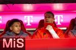 24.01.2026, Fussball Bundesliga 2025/2026, 19.Spieltag, FC Bayern M�nchen - FC Augsburg, in der Allianz-Arena M�nchen, Torwart Manuel Neuer (re, FC Bayern M�nchen) auf der Ersatzbank, Cassiano Kiala (Bayern M�nchen), 