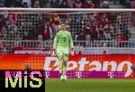 24.01.2026, Fussball Bundesliga 2025/2026, 19.Spieltag, FC Bayern M�nchen - FC Augsburg, in der Allianz-Arena M�nchen, Torwart Jonas Urbig (FC Bayern M�nchen)