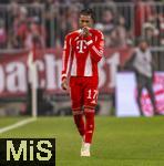 24.01.2026, Fussball Bundesliga 2025/2026, 19.Spieltag, FC Bayern M�nchen - FC Augsburg, in der Allianz-Arena M�nchen, Michael Olise (FC Bayern M�nchen) nachdenklich 