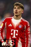 24.01.2026, Fussball Bundesliga 2025/2026, 19.Spieltag, FC Bayern M�nchen - FC Augsburg, in der Allianz-Arena M�nchen, Lennart Karl (FC Bayern M�nchen) nachdenklich 