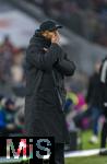 24.01.2026, Fussball Bundesliga 2025/2026, 19.Spieltag, FC Bayern M�nchen - FC Augsburg, in der Allianz-Arena M�nchen, Trainer Vincent Kompany (FC Bayern M�nchen) ratlos an der Seitenlinie.