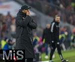 24.01.2026, Fussball Bundesliga 2025/2026, 19.Spieltag, FC Bayern M�nchen - FC Augsburg, in der Allianz-Arena M�nchen, Trainer Vincent Kompany (FC Bayern M�nchen) ratlos an der Seitenlinie.