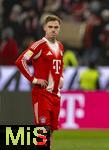 24.01.2026, Fussball Bundesliga 2025/2026, 19.Spieltag, FC Bayern M�nchen - FC Augsburg, in der Allianz-Arena M�nchen, Frustierte Bayernspieler nach dem Schlusspfiff ratlos bei den Fans, Joshua Kimmich (FC Bayern M�nchen), 