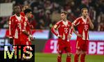 24.01.2026, Fussball Bundesliga 2025/2026, 19.Spieltag, FC Bayern M�nchen - FC Augsburg, in der Allianz-Arena M�nchen, Frustierte Bayernspieler nach dem Schlusspfiff ratlos bei den Fans, Nicolas Jackson (FC Bayern M�nchen), Luis Diaz (FC Bayern M�nchen), Jonathan Tah (FC Bayern M�nchen), Joshua Kimmich (FC Bayern M�nchen), Harry Kane (FC Bayern M�nchen) 