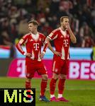 24.01.2026, Fussball Bundesliga 2025/2026, 19.Spieltag, FC Bayern M�nchen - FC Augsburg, in der Allianz-Arena M�nchen, Frustierte Bayernspieler nach dem Schlusspfiff bei den Fans, Joshua Kimmich (FC Bayern M�nchen), Harry Kane (FC Bayern M�nchen) 