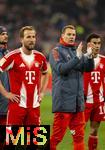 24.01.2026, Fussball Bundesliga 2025/2026, 19.Spieltag, FC Bayern M�nchen - FC Augsburg, in der Allianz-Arena M�nchen, Frustierte Bayernspieler nach dem Schlusspfiff bei den Fans, Harry Kane (FC Bayern M�nchen), Torwart Manuel Neuer (FC Bayern M�nchen) 