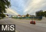 13.09.2025,  Bauzaun um den lleren Platz an der Luerswiese Bad W�rishofen, seit 4 Jahren Leere Fl�che wegen des geplanten Neubaus der L�wenbr�u-Arcaden an der Alfred-Baumgarten-Strasse. Baubeginn im Winter 2025. 