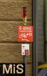 22.01.2026,  Kaufbeuren im Allg�u, in der Innenstadt weist ein Schild zur E-Bike-Ladestation.