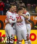 31.01.2026, Fussball 1. Bundesliga 2025/2026, 20.Spieltag, FC Augsburg - FC St. Pauli, in der WWK-Arena Augsburg. Torjubel Michael Gregoritsch (Augsburg), Arne Maier (FC Augsburg), Keven Schlotterbeck (FC Augsburg) 