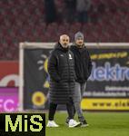 31.01.2026, Fussball 1. Bundesliga 2025/2026, 20.Spieltag, FC Augsburg - FC St. Pauli, in der WWK-Arena Augsburg. Trainer Alexander Blessin (re, FC St. Pauli) nach dem Spiel auf dem Platz frustriert 