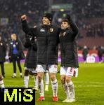 31.01.2026, Fussball 1. Bundesliga 2025/2026, 20.Spieltag, FC Augsburg - FC St. Pauli, in der WWK-Arena Augsburg. Schlussjubel bei Michael Gregoritsch (li, Augsburg) und Elvis Rexhbecaj (FC Augsburg) 