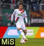 31.01.2026, Fussball 1. Bundesliga 2025/2026, 20.Spieltag, FC Augsburg - FC St. Pauli, in der WWK-Arena Augsburg. Noahkai Dominic Banks (FC Augsburg) am Ball 