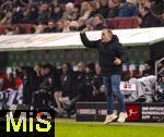 31.01.2026, Fussball 1. Bundesliga 2025/2026, 20.Spieltag, FC Augsburg - FC St. Pauli, in der WWK-Arena Augsburg. Trainer Manuel Baum (FC Augsburg) an der Seitenlinie in Rage.