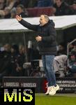 31.01.2026, Fussball 1. Bundesliga 2025/2026, 20.Spieltag, FC Augsburg - FC St. Pauli, in der WWK-Arena Augsburg. Trainer Manuel Baum (FC Augsburg) an der Seitenlinie in Rage.