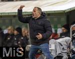 31.01.2026, Fussball 1. Bundesliga 2025/2026, 20.Spieltag, FC Augsburg - FC St. Pauli, in der WWK-Arena Augsburg. Trainer Manuel Baum (FC Augsburg) an der Seitenlinie in Rage.