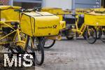 04.02.2026, M�nchen, Deutsche Post Brief Niederlassung M�nchen Arnulfstrasse. Fahrr�der der Briefzusteller stehen am Vorplatz bereit. 