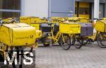 04.02.2026, M�nchen, Deutsche Post Brief Niederlassung M�nchen Arnulfstrasse. Fahrr�der der Briefzusteller stehen am Vorplatz bereit. 