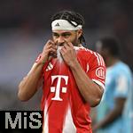 08.02.2026, Fussball Bundesliga 2025/2026, 21.Spieltag, FC Bayern M�nchen - TSG 1899 Hoffenheim, in der Allianz-Arena M�nchen,   Serge Gnabry (FC Bayern M�nchen) nachdenklich.


