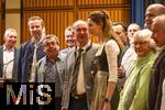 09.02.2026, Bad W�rishofen im Unterallg�u, Parteiveranstaltung zur Kommunalwahl 2026, Freie W�hler laden ein in den Kursaal. Zu Gast ist Hubert Aiwanger (links, Stellvertretender bayerischer Ministerpr�sident, Staatsminister f�r Wirtschaft, Landesentwicklung und Energie, Bundes- und bayerischer Landesvorsitzender der Freien W�hler) hier beim Gruppenfoto, li: Amtierender Landrat Unterallg�us Alex Eder (Freie W�hler), re: Felizitas Schauer aus Bad W�rishofen (ehem. bayerische Jagdk�nigin)