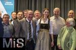 09.02.2026, Bad W�rishofen im Unterallg�u, Parteiveranstaltung zur Kommunalwahl 2026, Freie W�hler laden ein in den Kursaal. Zu Gast ist Hubert Aiwanger (links, Stellvertretender bayerischer Ministerpr�sident, Staatsminister f�r Wirtschaft, Landesentwicklung und Energie, Bundes- und bayerischer Landesvorsitzender der Freien W�hler) hier beim Gruppenfoto, re: Felizitas Schauer aus Bad W�rishofen (ehem. bayerische Jagdk�nigin) 