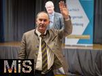 09.02.2026, Bad W�rishofen im Unterallg�u, Parteiveranstaltung zur Kommunalwahl 2026, Freie W�hler laden ein in den Kursaal. Zu Gast ist Hubert Aiwanger (Stellvertretender bayerischer Ministerpr�sident, Staatsminister f�r Wirtschaft, Landesentwicklung und Energie, Bundes- und bayerischer Landesvorsitzender der Freien W�hler) winkt in den Saal.