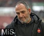 15.02.2026, Fussball 1. Bundesliga 2025/2026, 22.Spieltag, FC Augsburg - 1.FC Heidenheim, in der WWK-Arena Augsburg. Trainer Frank Schmidt (1. FC Heidenheim 1846) nachdenklich.
 

