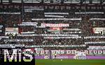 15.02.2026, Fussball 1. Bundesliga 2025/2026, 22.Spieltag, FC Augsburg - 1.FC Heidenheim, in der WWK-Arena Augsburg. Video Beweis abschaffen, dass fordern die Augsburger Fans mit duzenten Transparenten
 

