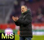 15.02.2026, Fussball 1. Bundesliga 2025/2026, 22.Spieltag, FC Augsburg - 1.FC Heidenheim, in der WWK-Arena Augsburg. Trainer Manuel Baum (FC Augsburg) winkt den Zuschauern nach dem Spiel.