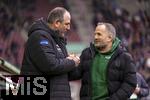 15.02.2026, Fussball 1. Bundesliga 2025/2026, 22.Spieltag, FC Augsburg - 1.FC Heidenheim, in der WWK-Arena Augsburg. v.li: Trainer Frank Schmidt (1. FC Heidenheim 1846) mit Trainer Manuel Baum (FC Augsburg) vor dem Spiel.