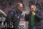 15.02.2026, Fussball 1. Bundesliga 2025/2026, 22.Spieltag, FC Augsburg - 1.FC Heidenheim, in der WWK-Arena Augsburg. v.li: Trainer Frank Schmidt (1. FC Heidenheim 1846) mit Trainer Manuel Baum (FC Augsburg) vor dem Spiel.
